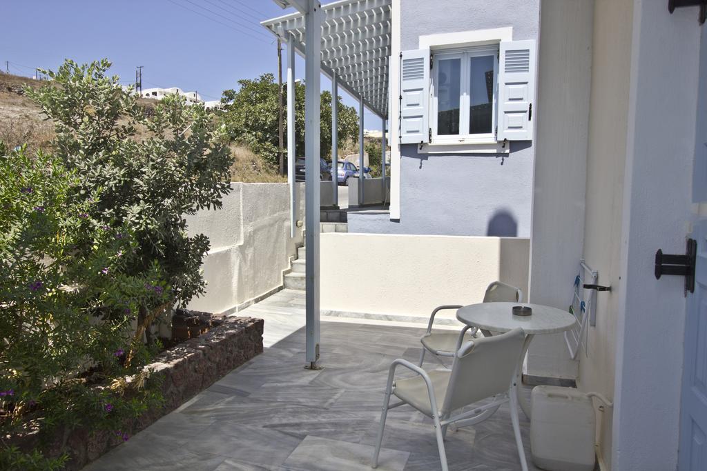 Erato Apartments Fira  Exteriör bild
